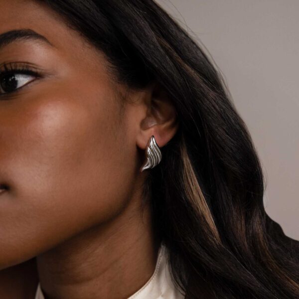 Retro Elegant Stainless Steel 18K Gold Plating Cast Hollow Triangle Glazed Surface Ear Stud - Image 5